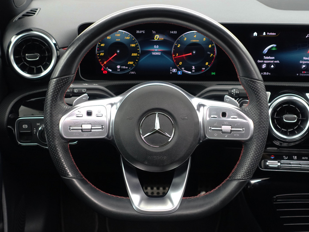 
								Mercedes-Benz A-Klasse 200 AMG Prestige Aut- Panodak, Sport Interieur, Xenon Led, Park Assist, Camera, Stoelverwarming vol									