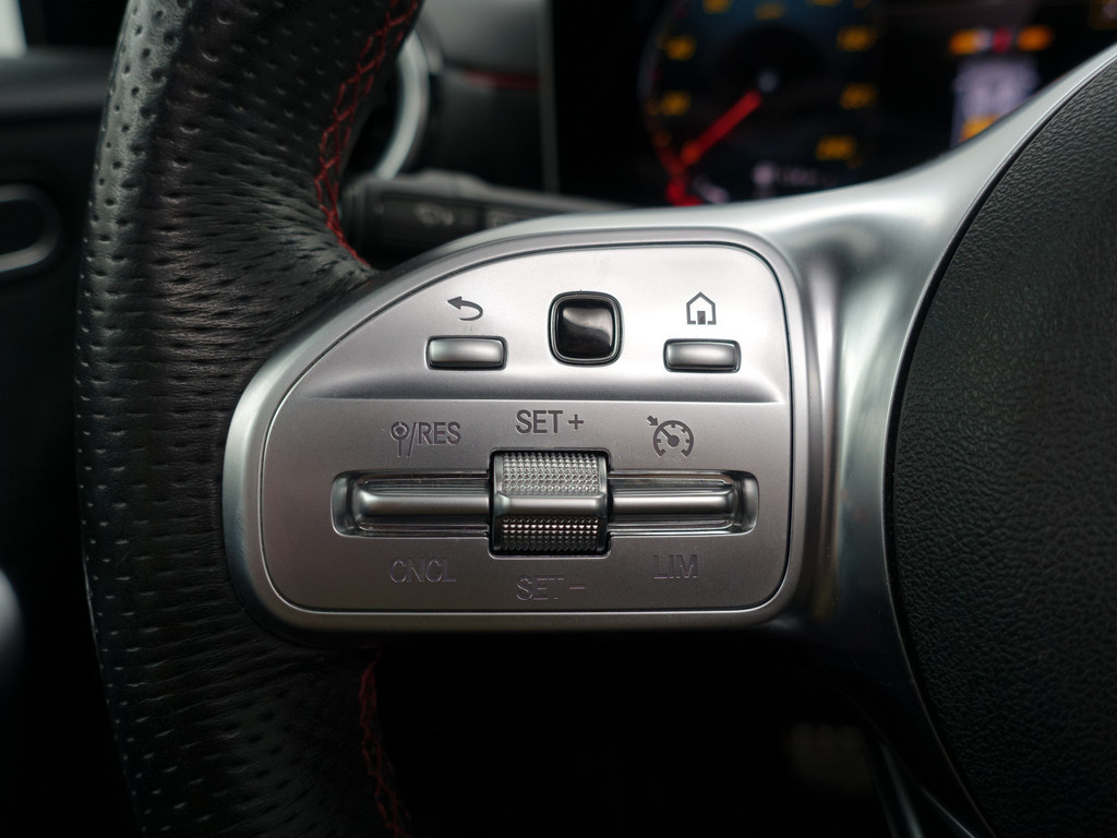 
								Mercedes-Benz A-Klasse 200 AMG Prestige Aut- Panodak, Sport Interieur, Xenon Led, Park Assist, Camera, Stoelverwarming vol									