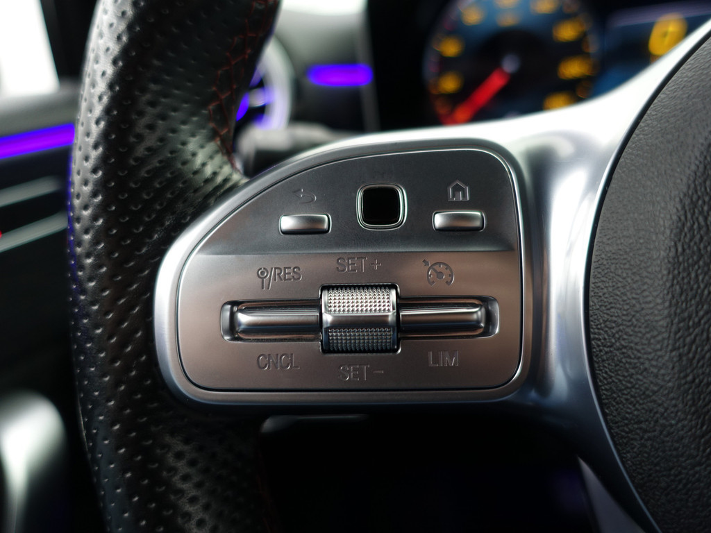 
Mercedes-Benz A-Klasse 250 AMG Premium Plus Aut- Sport Uitlaat, Panoramadak, Sfeereverlichting, Xenon Led, Stoelverwarming vol									