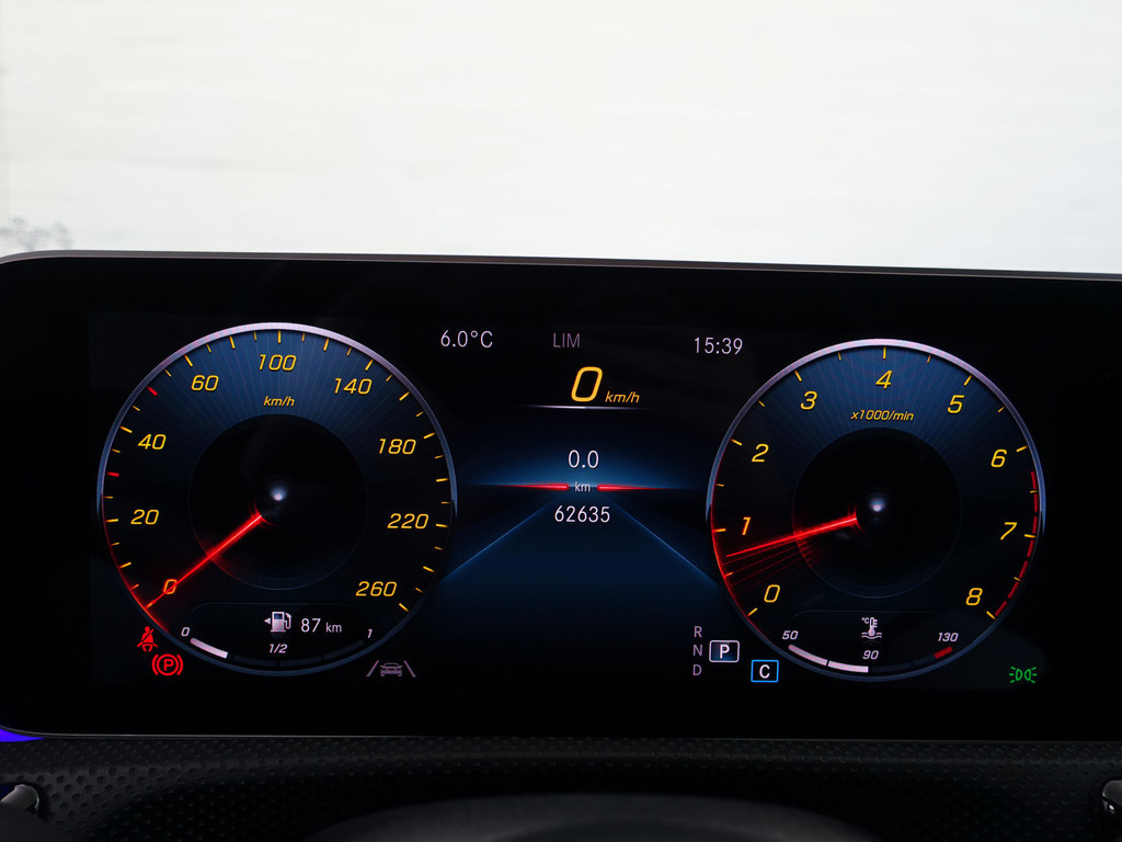 
Mercedes-Benz A-Klasse 250 AMG Premium Plus Aut- Sport Uitlaat, Panoramadak, Sfeereverlichting, Xenon Led, Stoelverwarming vol									