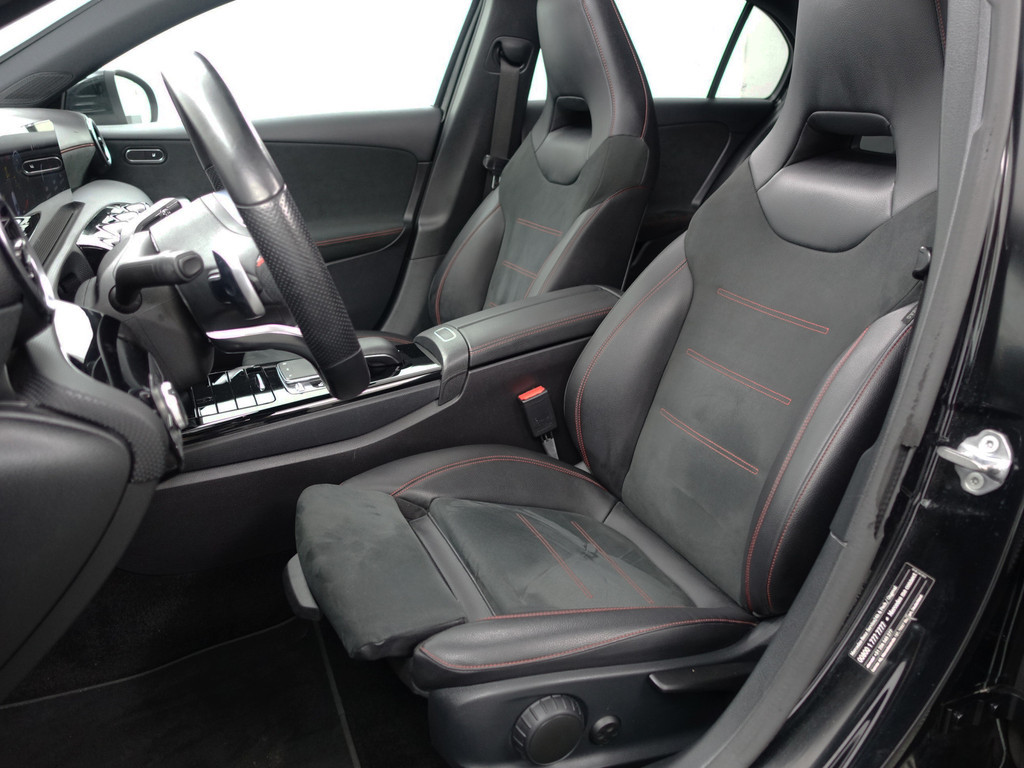 
								Mercedes-Benz A-Klasse 200 AMG Prestige Aut- Panodak, Sport Interieur, Xenon Led, Park Assist, Camera, Stoelverwarming vol									