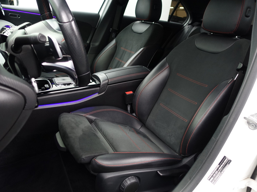 
Mercedes-Benz A-Klasse 250 AMG Premium Plus Aut- Sport Uitlaat, Panoramadak, Sfeereverlichting, Xenon Led, Stoelverwarming vol									