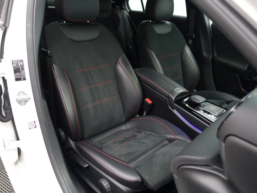 
Mercedes-Benz A-Klasse 250 AMG Premium Plus Aut- Sport Uitlaat, Panoramadak, Sfeereverlichting, Xenon Led, Stoelverwarming vol									