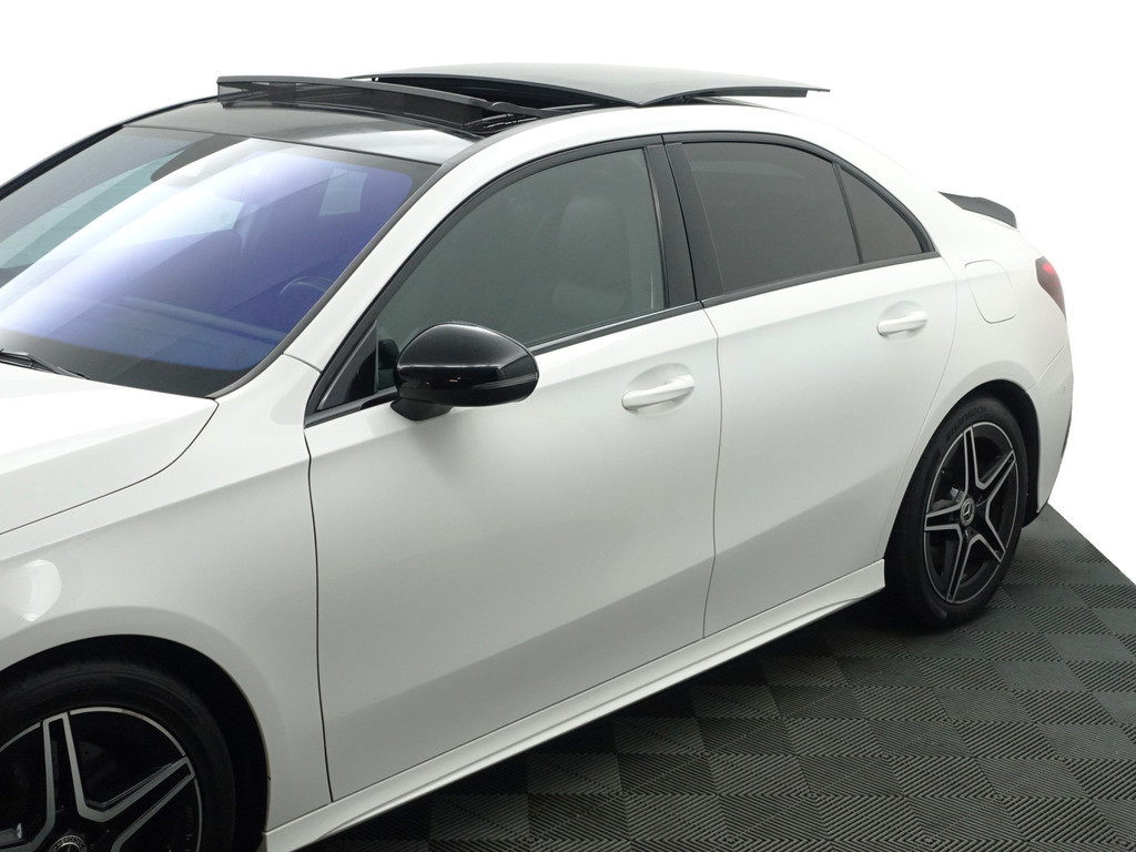 
Mercedes-Benz A-Klasse 250 AMG Premium Plus Aut- Sport Uitlaat, Panoramadak, Sfeereverlichting, Xenon Led, Stoelverwarming vol									