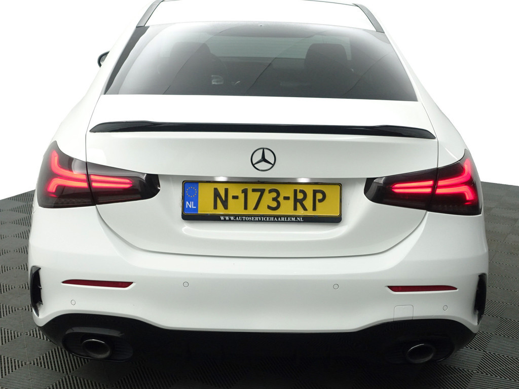 
Mercedes-Benz A-Klasse 250 AMG Premium Plus Aut- Sport Uitlaat, Panoramadak, Sfeereverlichting, Xenon Led, Stoelverwarming vol									