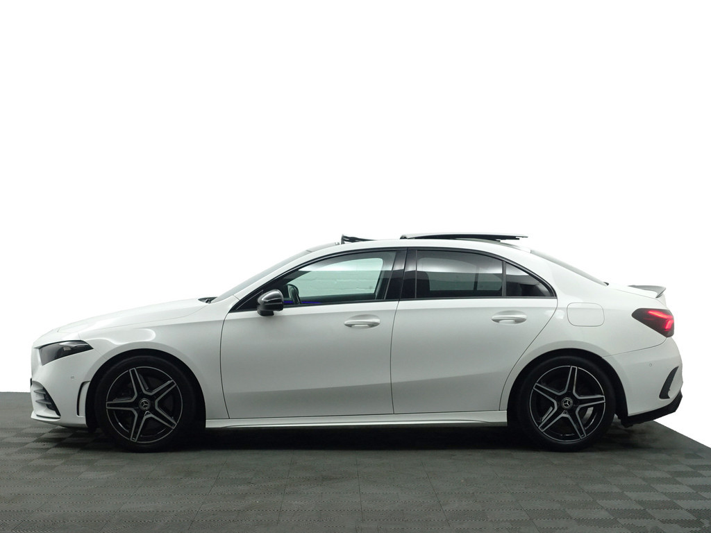 
Mercedes-Benz A-Klasse 250 AMG Premium Plus Aut- Sport Uitlaat, Panoramadak, Sfeereverlichting, Xenon Led, Stoelverwarming vol									