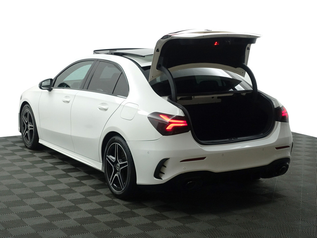 
Mercedes-Benz A-Klasse 250 AMG Premium Plus Aut- Sport Uitlaat, Panoramadak, Sfeereverlichting, Xenon Led, Stoelverwarming vol									