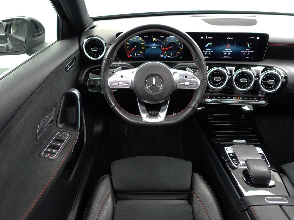 
								Mercedes-Benz A-Klasse 200 AMG Prestige Aut- Panodak, Sport Interieur, Xenon Led, Park Assist, Camera, Stoelverwarming vol									