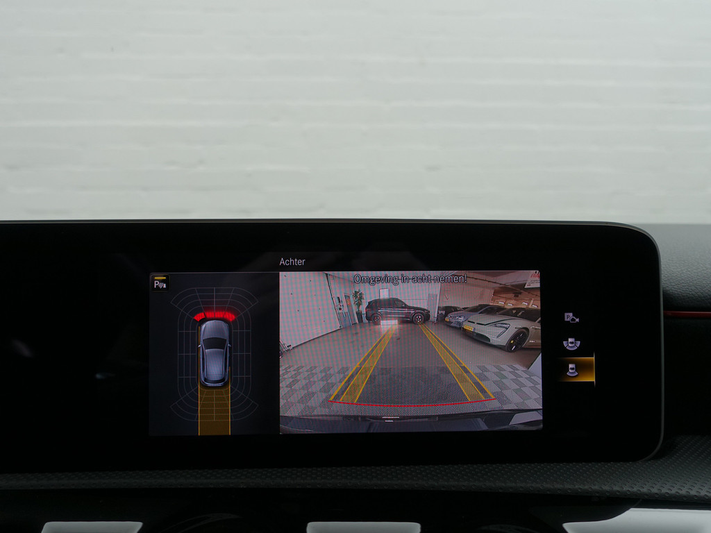 
								Mercedes-Benz A-Klasse 200 AMG Prestige Aut- Panodak, Sport Interieur, Xenon Led, Park Assist, Camera, Stoelverwarming vol									