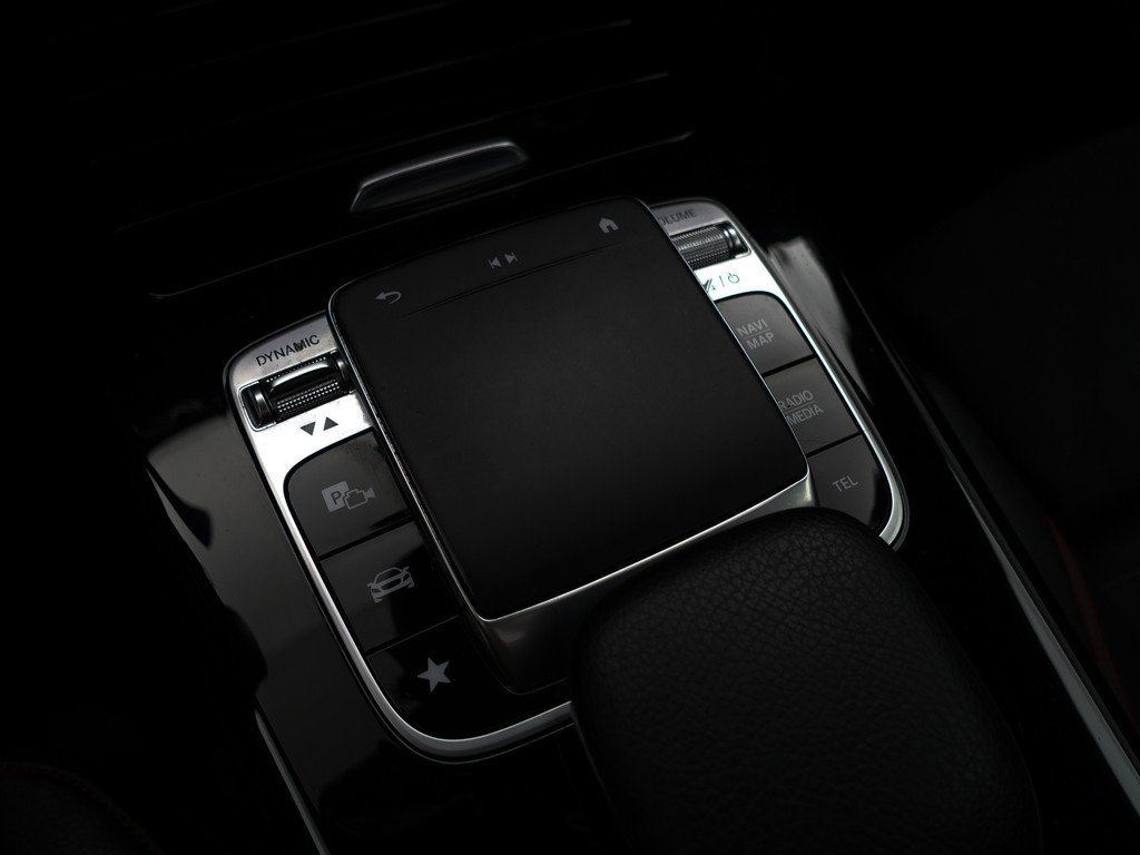 
								Mercedes-Benz A-Klasse 200 AMG Prestige Aut- Panodak, Sport Interieur, Xenon Led, Park Assist, Camera, Stoelverwarming vol									