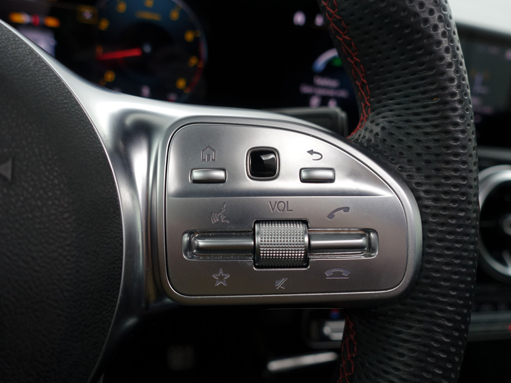
								Mercedes-Benz A-Klasse 200 AMG Prestige Aut- Panodak, Sport Interieur, Xenon Led, Park Assist, Camera, Stoelverwarming vol									