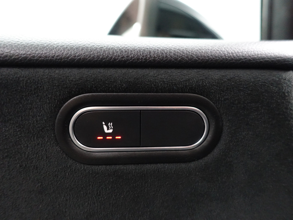 
								Mercedes-Benz A-Klasse 200 AMG Prestige Aut- Panodak, Sport Interieur, Xenon Led, Park Assist, Camera, Stoelverwarming vol									