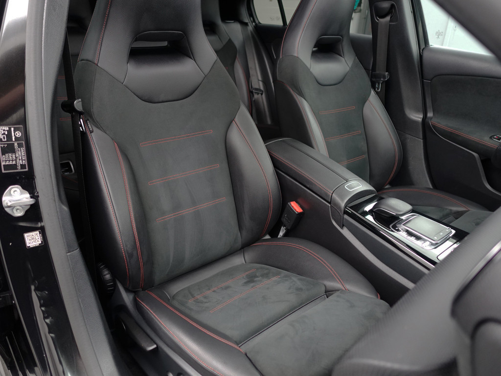 
								Mercedes-Benz A-Klasse 200 AMG Prestige Aut- Panodak, Sport Interieur, Xenon Led, Park Assist, Camera, Stoelverwarming vol									