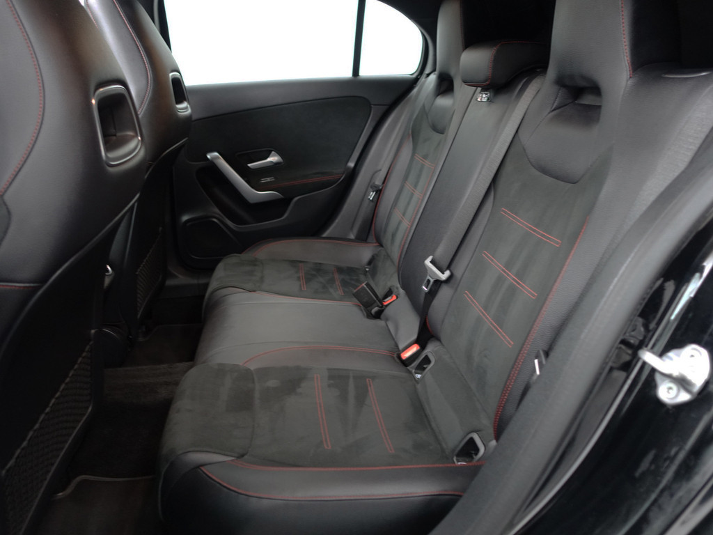 
								Mercedes-Benz A-Klasse 200 AMG Prestige Aut- Panodak, Sport Interieur, Xenon Led, Park Assist, Camera, Stoelverwarming vol									