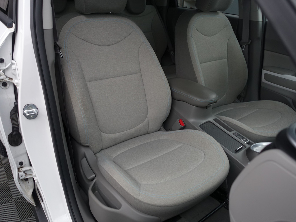 
								Kia Soul EV ExecutiveLine 27 kWh Aut- Two Tone, Camera, Stuur/Stoelverwarming, Keyless, Xenon Led, Dynamic Select vol									