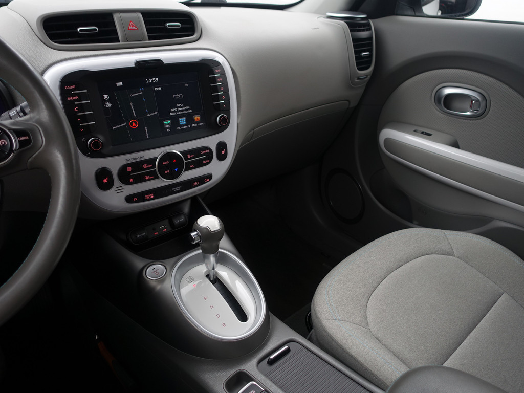 
								Kia Soul EV ExecutiveLine 27 kWh Aut- Two Tone, Camera, Stuur/Stoelverwarming, Keyless, Xenon Led, Dynamic Select vol									