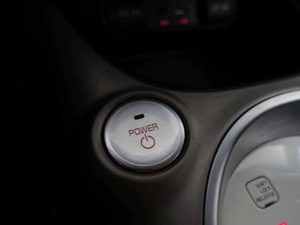 
								Kia Soul EV ExecutiveLine 27 kWh Aut- Two Tone, Camera, Stuur/Stoelverwarming, Keyless, Xenon Led, Dynamic Select vol									