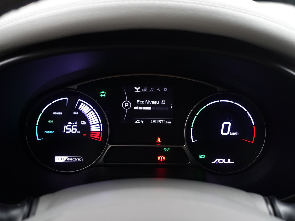
								Kia Soul EV ExecutiveLine 27 kWh Aut- Two Tone, Camera, Stuur/Stoelverwarming, Keyless, Xenon Led, Dynamic Select vol									