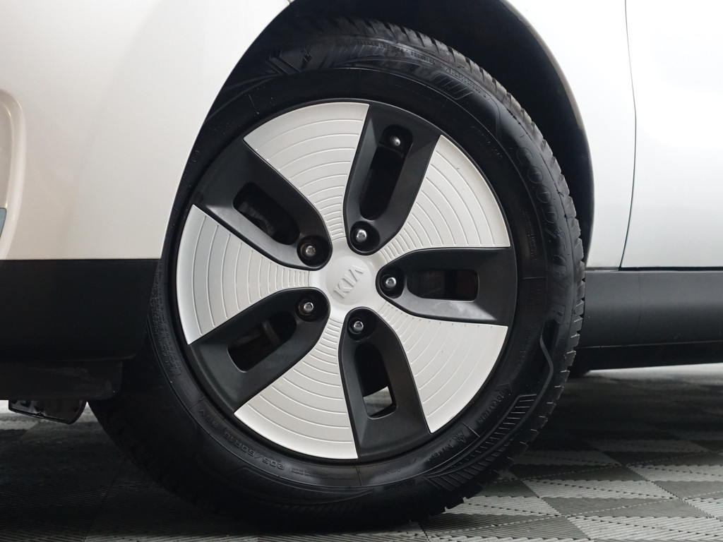 
								Kia Soul EV ExecutiveLine 27 kWh Aut- Two Tone, Camera, Stuur/Stoelverwarming, Keyless, Xenon Led, Dynamic Select vol									