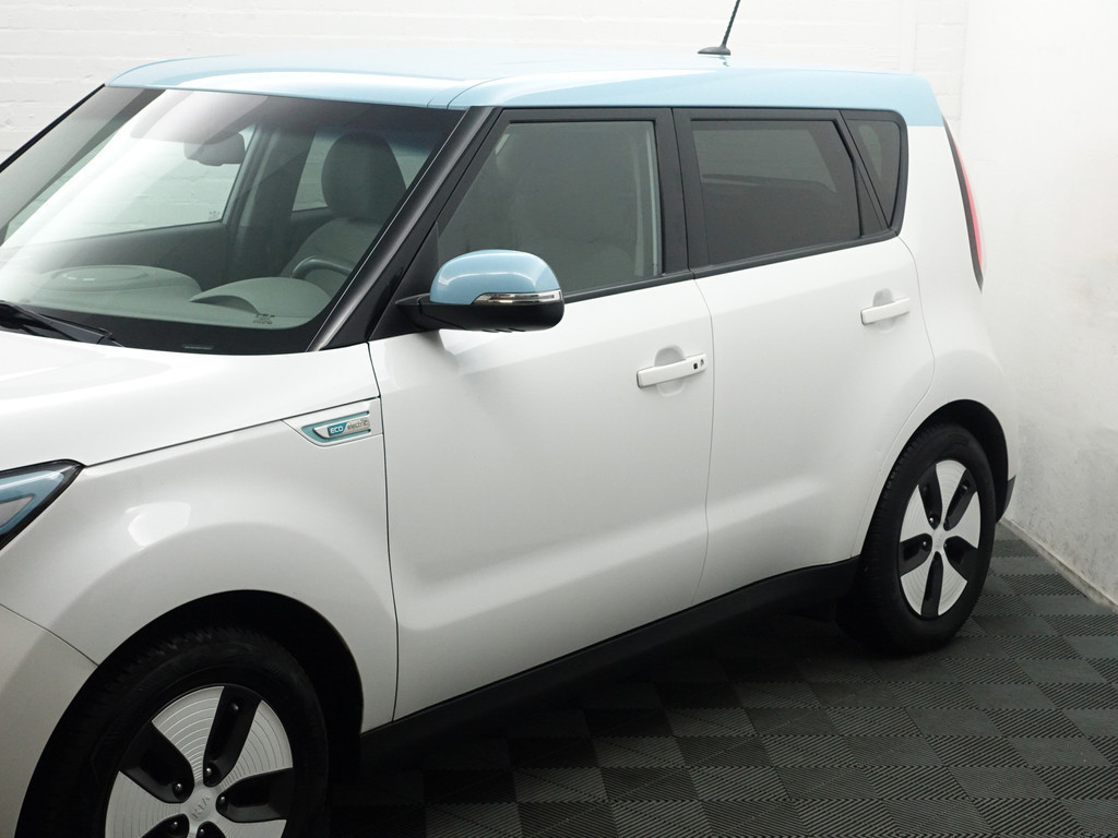
								Kia Soul EV ExecutiveLine 27 kWh Aut- Two Tone, Camera, Stuur/Stoelverwarming, Keyless, Xenon Led, Dynamic Select vol									