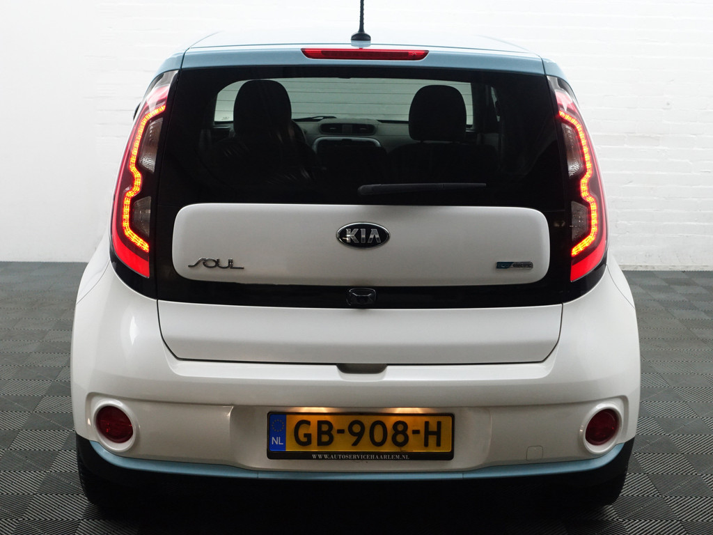 
								Kia Soul EV ExecutiveLine 27 kWh Aut- Two Tone, Camera, Stuur/Stoelverwarming, Keyless, Xenon Led, Dynamic Select vol									
