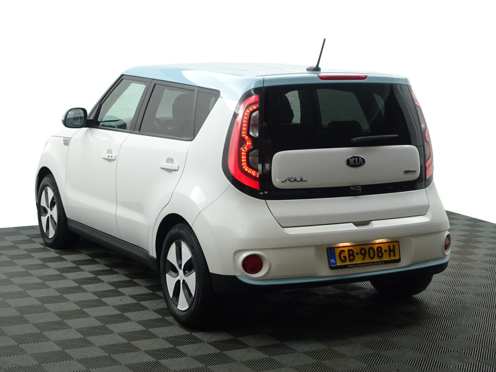 
								Kia Soul EV ExecutiveLine 27 kWh Aut- Two Tone, Camera, Stuur/Stoelverwarming, Keyless, Xenon Led, Dynamic Select vol									