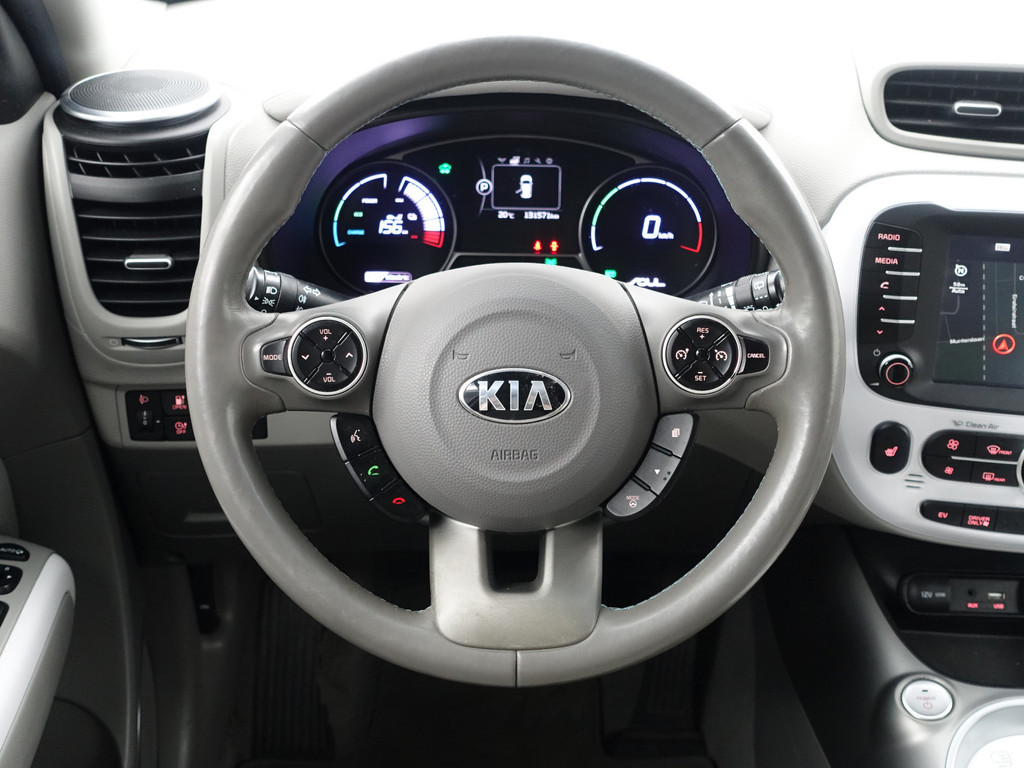 
								Kia Soul EV ExecutiveLine 27 kWh Aut- Two Tone, Camera, Stuur/Stoelverwarming, Keyless, Xenon Led, Dynamic Select vol									