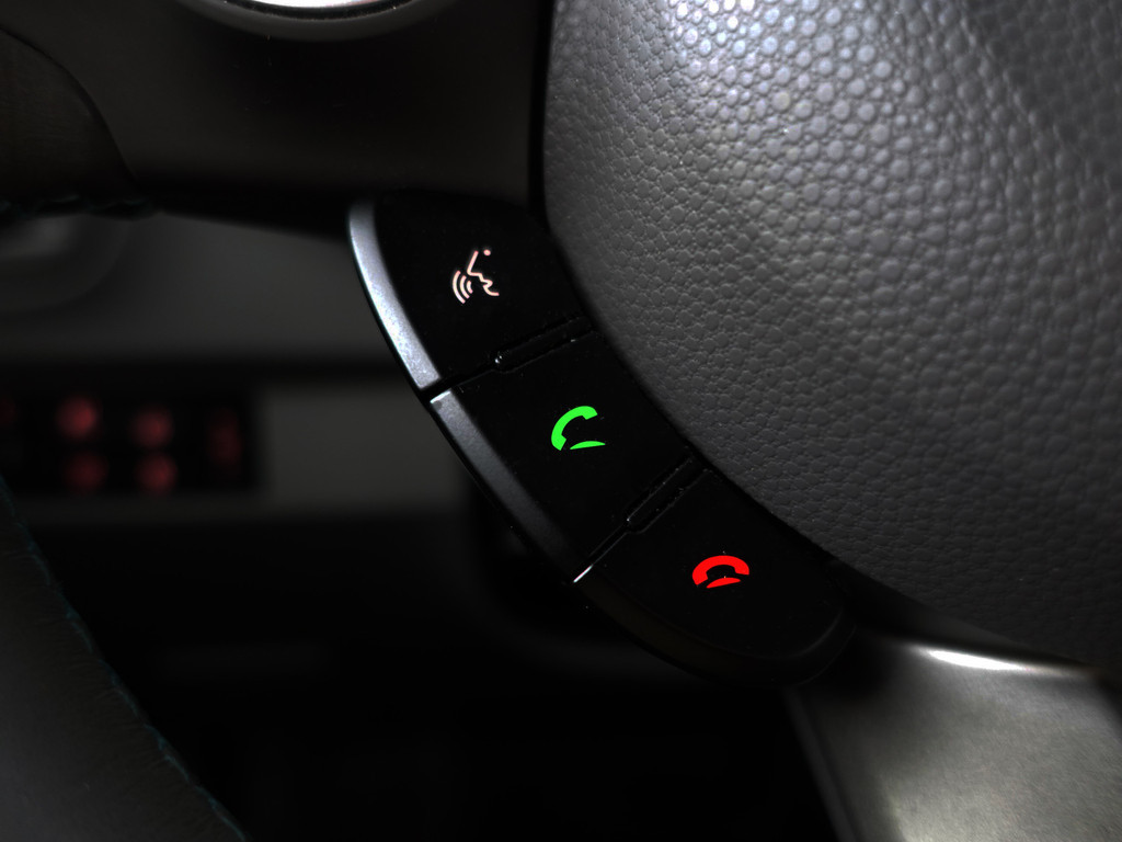 
								Kia Soul EV ExecutiveLine 27 kWh Aut- Two Tone, Camera, Stuur/Stoelverwarming, Keyless, Xenon Led, Dynamic Select vol									