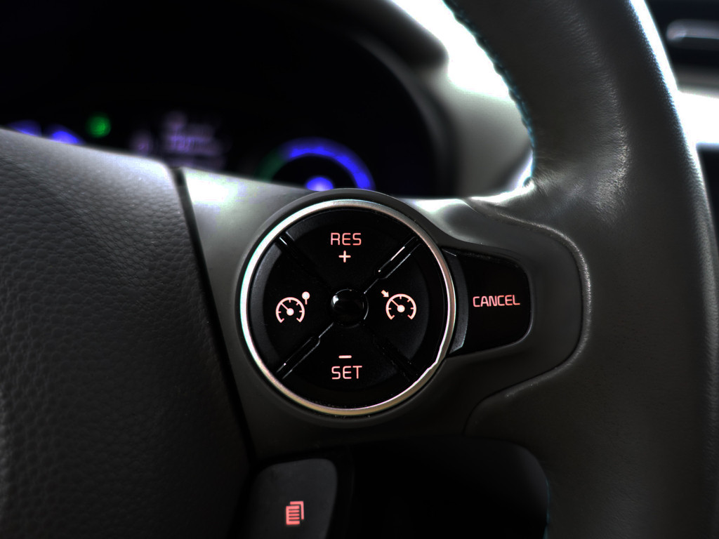 
								Kia Soul EV ExecutiveLine 27 kWh Aut- Two Tone, Camera, Stuur/Stoelverwarming, Keyless, Xenon Led, Dynamic Select vol									