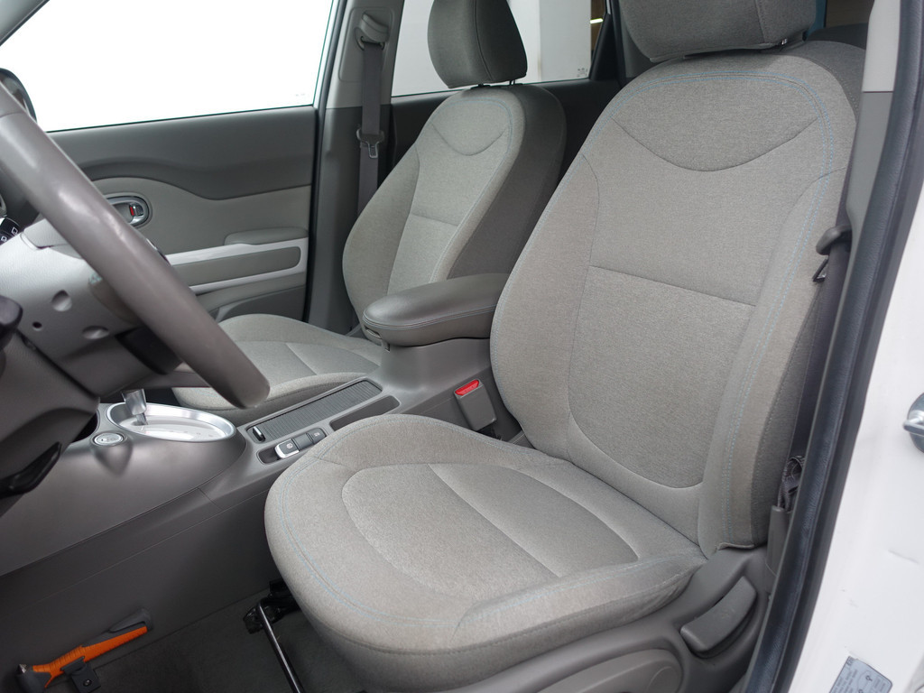 
								Kia Soul EV ExecutiveLine 27 kWh Aut- Two Tone, Camera, Stuur/Stoelverwarming, Keyless, Xenon Led, Dynamic Select vol									