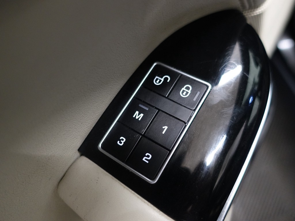 
Land Rover Range Rover 3.0 TDV6 Vogue Autobiography Aut- Panoramadak, Bi Colour Leder Interieur, Meridian Premium Audio, Stoelventilatie vol									