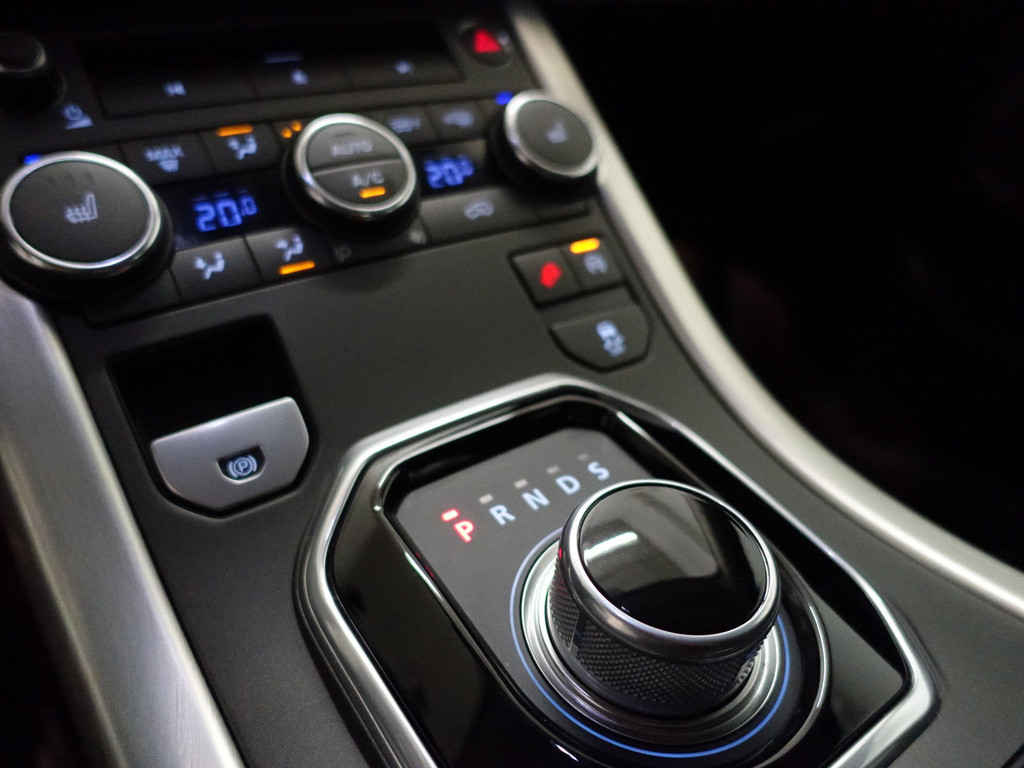
								Land Rover Range Rover Evoque 2.0 Si 4WD Dynamic Aut- Two tone, Sfeerverlichting, Camera, Xenon Led, Merdian Audio vol									