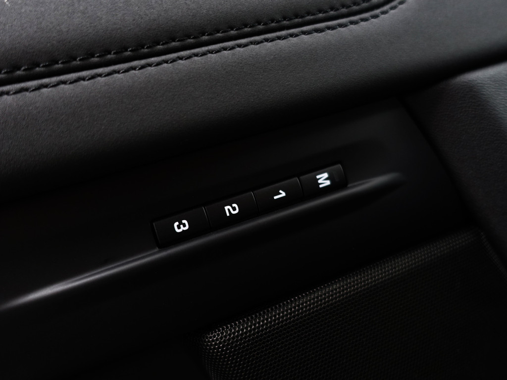 
Land Rover Range Rover Evoque 1.5 P300e AWD R-Dynamic HSE Aut- Panodak, Meridian Audio, Memory, Carplay, 360 Camera, Stuur/Stoelverwarming vol									