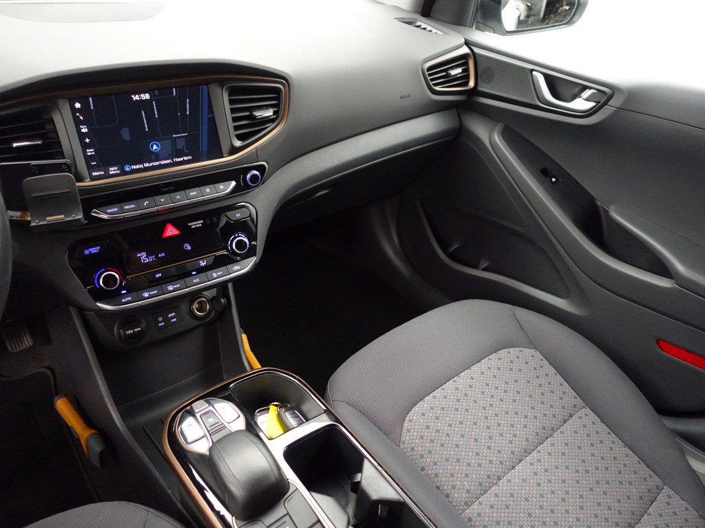 
								Hyundai IONIQ Premium EV Aut- Infinity Audio, Camera, Ada Cruise, Carplay, Clima vol									