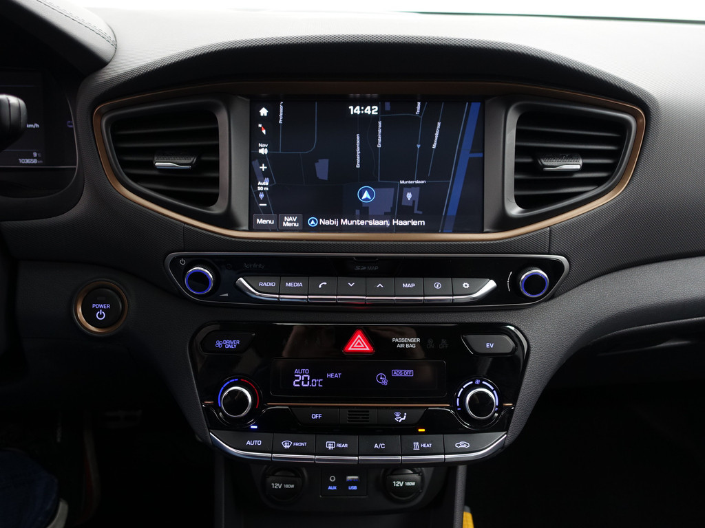 
Hyundai IONIQ Premium+ EV Aut- Schuifdak, Stoelventilatie, Stuur/Stoelverwarming, Infinity Audio, Lane Assist, Memory vol									