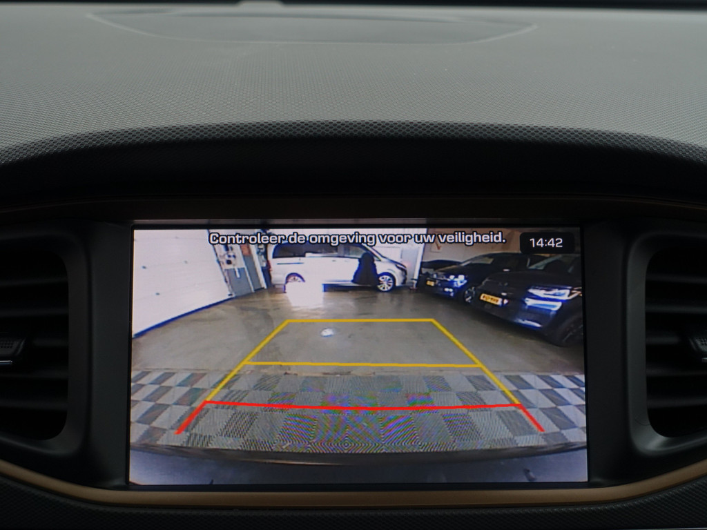 
Hyundai IONIQ Premium+ EV Aut- Schuifdak, Stoelventilatie, Stuur/Stoelverwarming, Infinity Audio, Lane Assist, Memory vol									