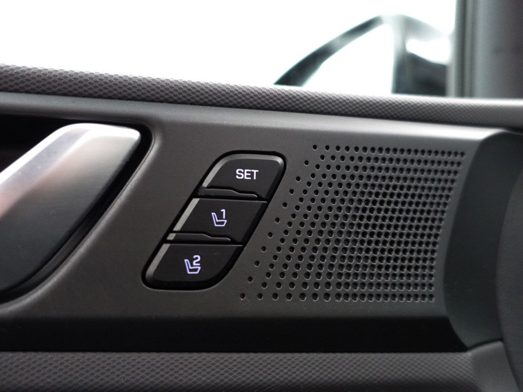 
Hyundai IONIQ Premium+ EV Aut- Schuifdak, Stoelventilatie, Stuur/Stoelverwarming, Infinity Audio, Lane Assist, Memory vol									