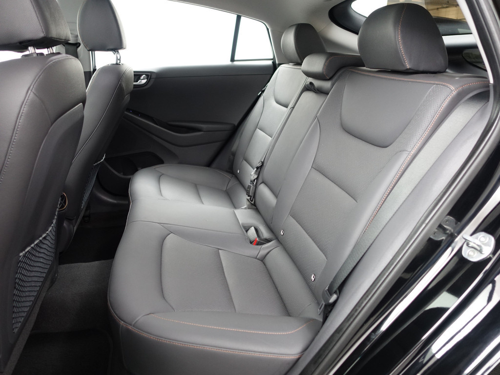 
Hyundai IONIQ Premium+ EV Aut- Schuifdak, Stoelventilatie, Stuur/Stoelverwarming, Infinity Audio, Lane Assist, Memory vol									