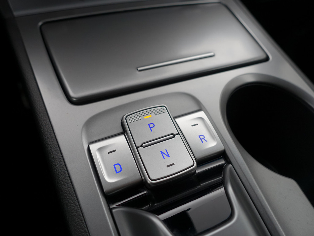 
								Hyundai Kona EV Comfort 39 kWh Aut- Stuur/Stoelverwarming, CarPlay, Led, Lane assist, Dynamic Select, Park assist vol									