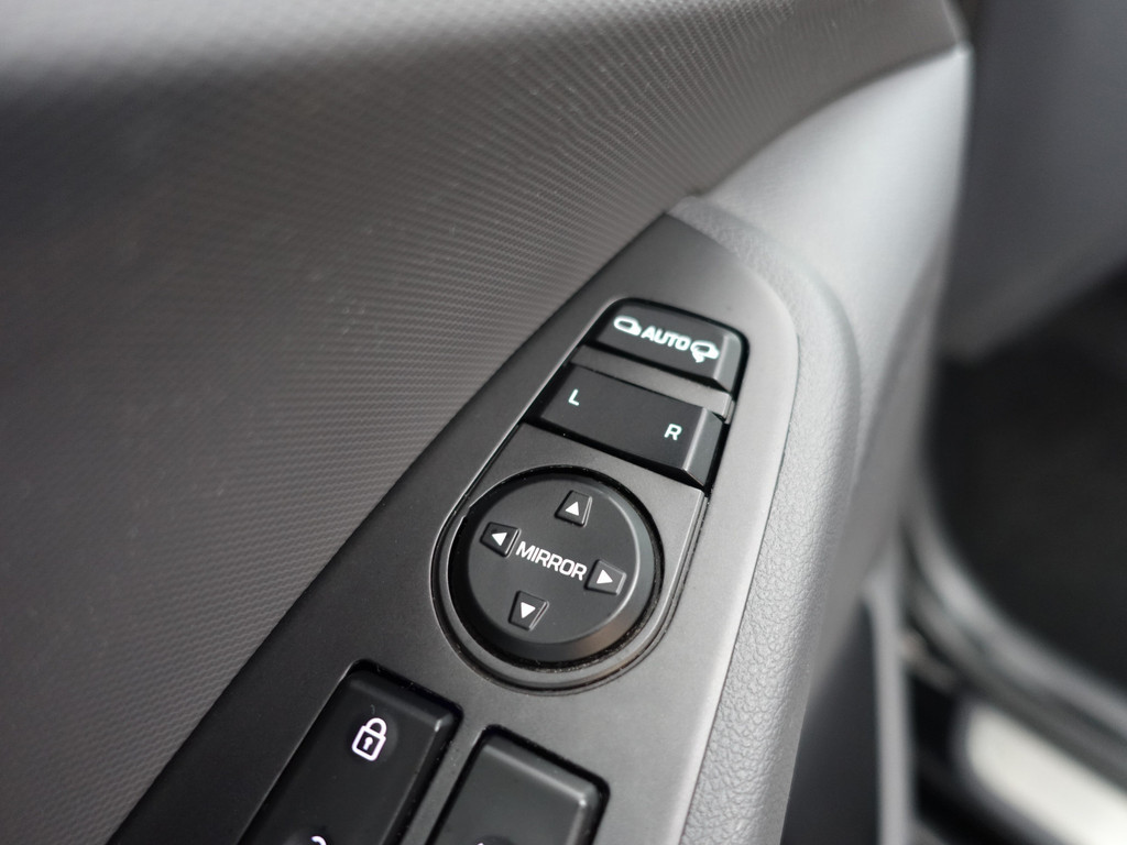 
Hyundai IONIQ Premium+ EV Aut- Schuifdak, Stoelventilatie, Stuur/Stoelverwarming, Infinity Audio, Lane Assist, Memory vol									