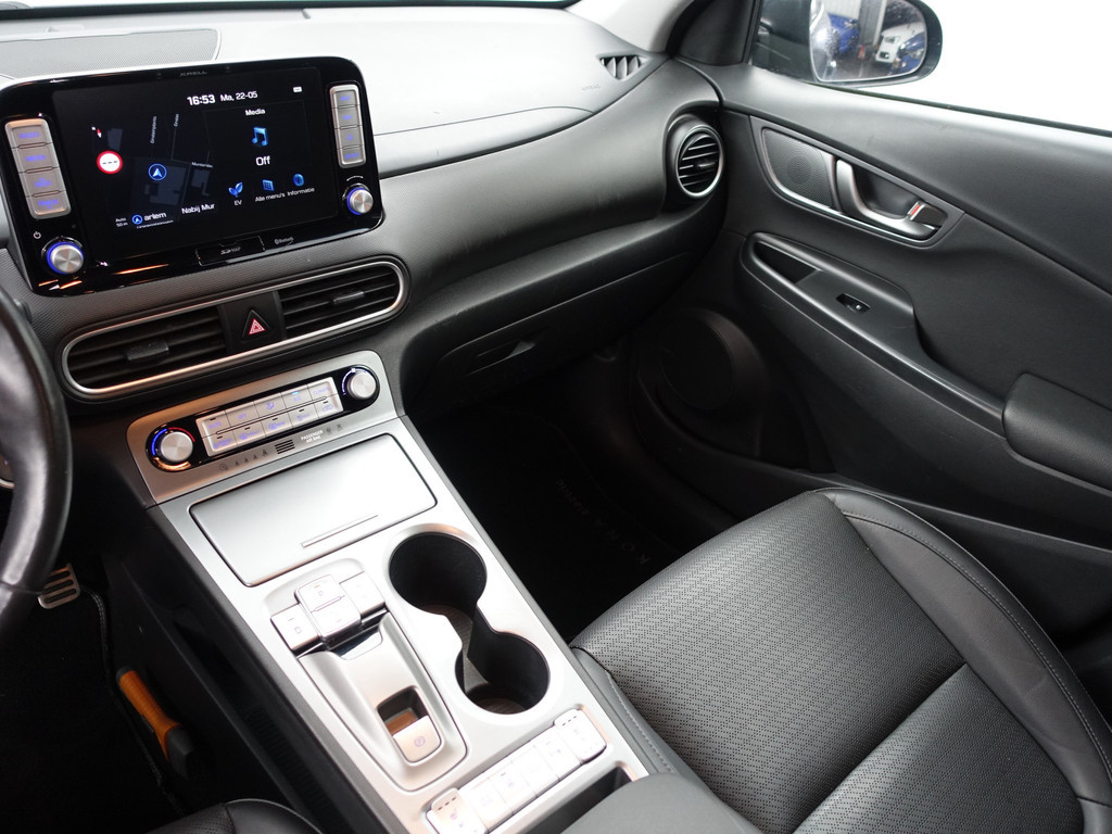 
Hyundai Kona EV Premium+ 64 kWh- Stuur/Stoelverwarming, Stoelventilatie, Xenon Led, Camera, Krell Audio, Park Assist vol									