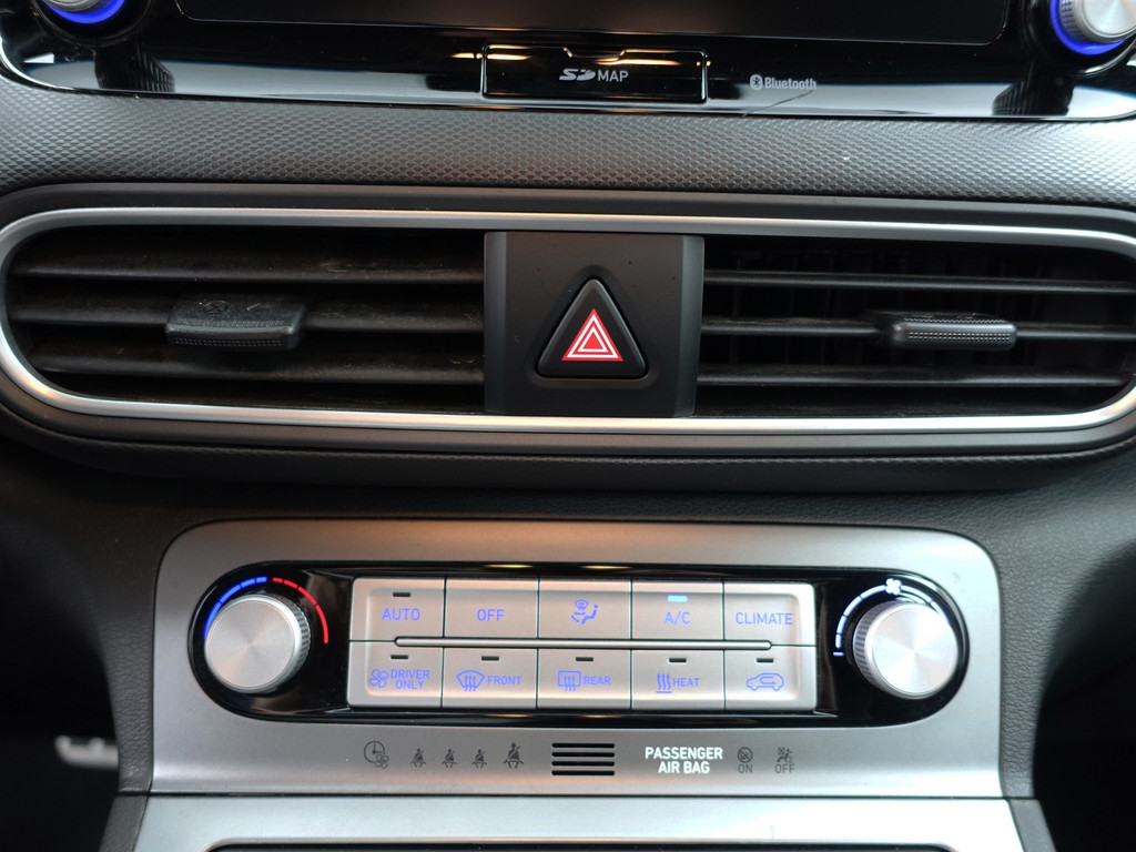 
Hyundai Kona EV Premium+ 64 kWh- Stuur/Stoelverwarming, Stoelventilatie, Xenon Led, Camera, Krell Audio, Park Assist vol									