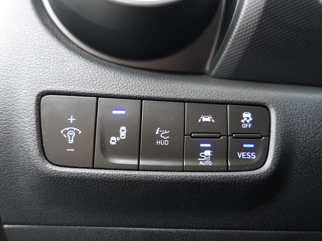 
Hyundai Kona EV Premium+ 64 kWh- Stuur/Stoelverwarming, Stoelventilatie, Xenon Led, Camera, Krell Audio, Park Assist vol									