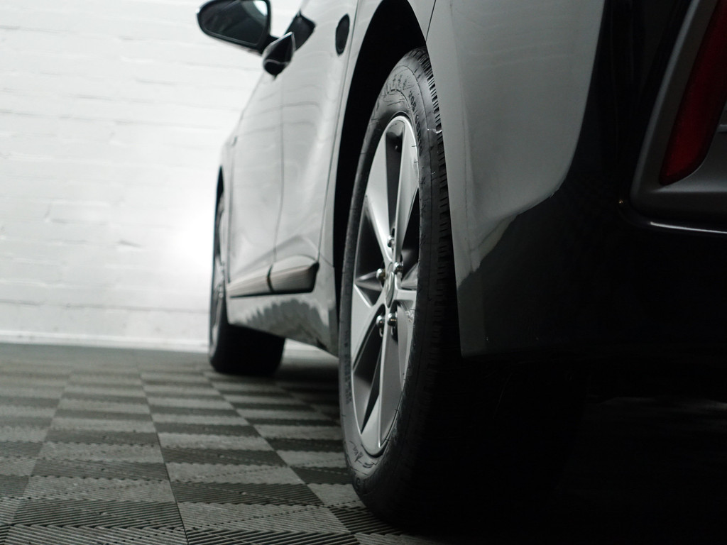 
Hyundai IONIQ Premium+ EV Aut- Schuifdak, Stoelventilatie, Stuur/Stoelverwarming, Infinity Audio, Lane Assist, Memory vol									