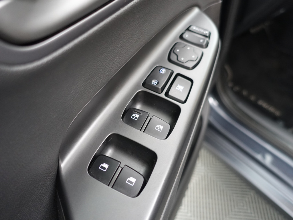 
Hyundai Kona EV Premium+ 64 kWh- Stuur/Stoelverwarming, Stoelventilatie, Xenon Led, Camera, Krell Audio, Park Assist vol									