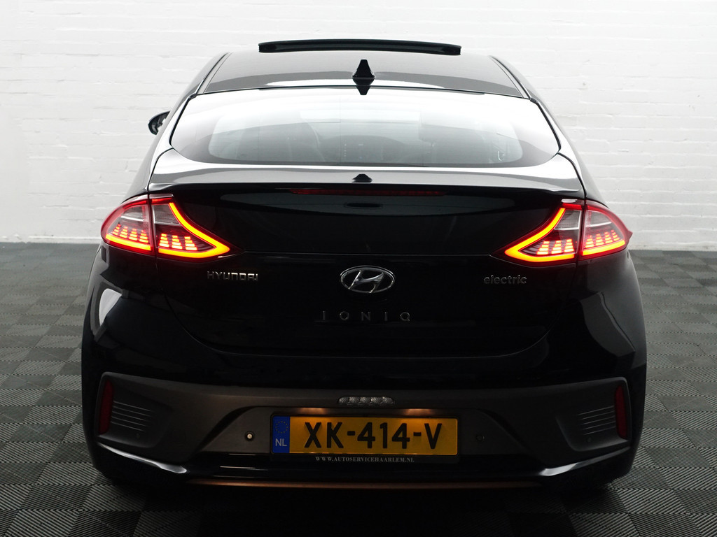 
Hyundai IONIQ Premium+ EV Aut- Schuifdak, Stoelventilatie, Stuur/Stoelverwarming, Infinity Audio, Lane Assist, Memory vol									