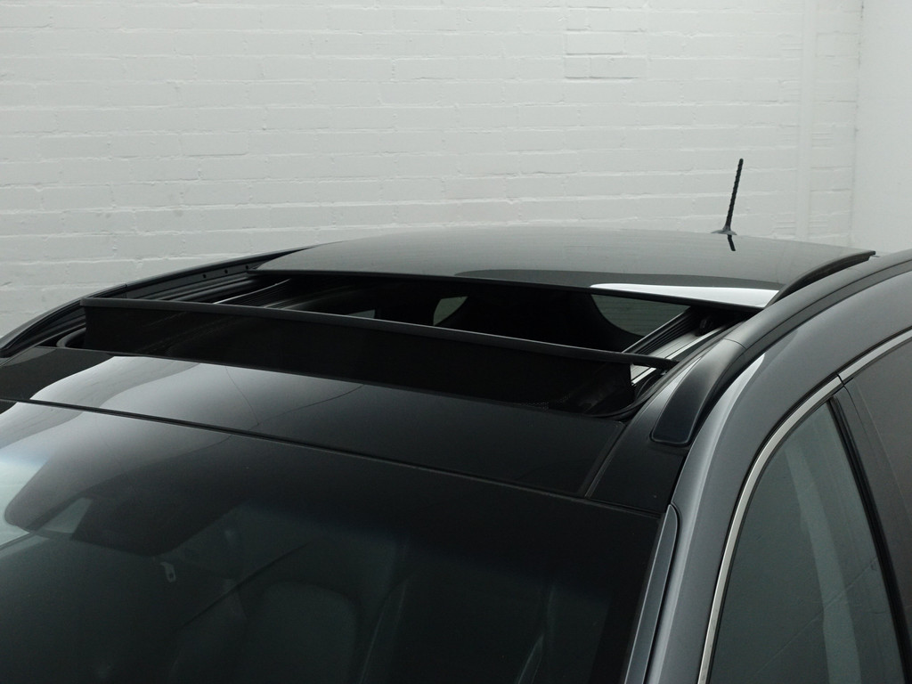 
Hyundai Santa Fe 2.4i GDI i-Catcher- Panodak, Xenon Led, Camera, Park Assist, Memory, Stoelverwarming vol									