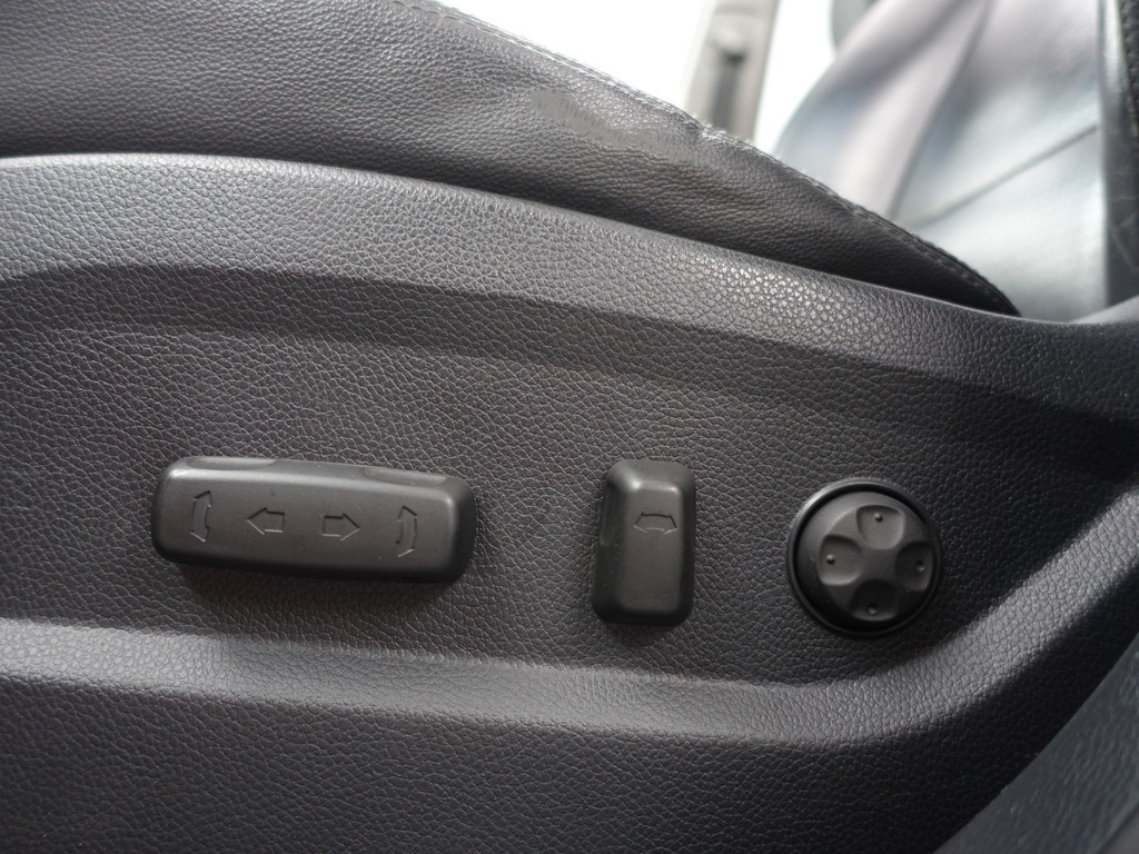 
Hyundai Santa Fe 2.4i GDI i-Catcher- Panodak, Xenon Led, Camera, Park Assist, Memory, Stoelverwarming vol									