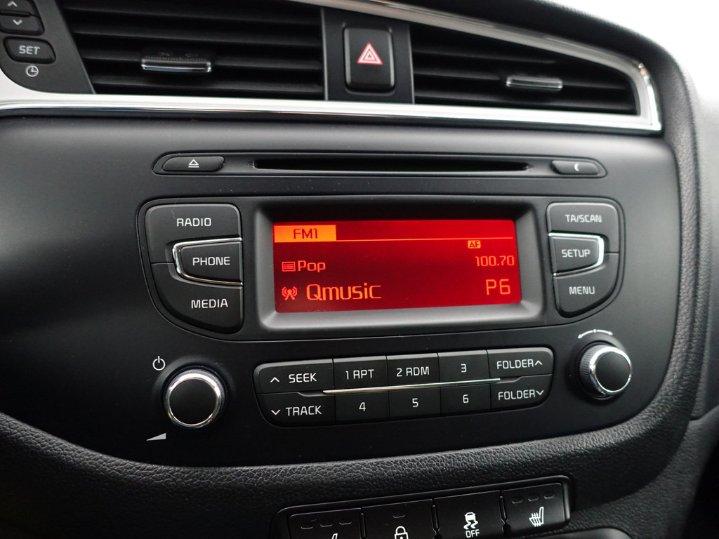 
								Kia Ceed 1.4 T- GDI Dynamic- Stuur/Stoelverwarming, Xenon Led, Park Assist, Clima, Cruise, Trekhaak vol									