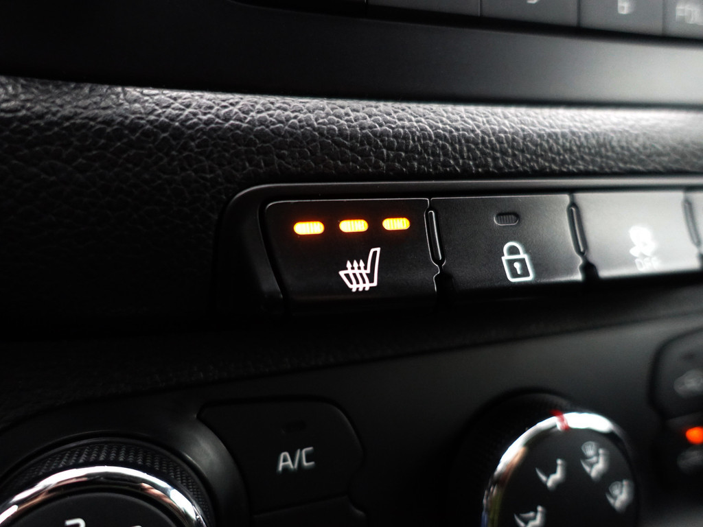 
								Kia Ceed 1.4 T- GDI Dynamic- Stuur/Stoelverwarming, Xenon Led, Park Assist, Clima, Cruise, Trekhaak vol									